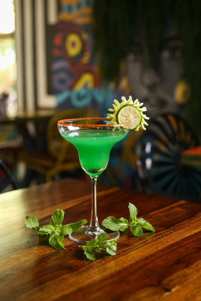 Stunning Pub Cocktail Photoshoots on a Budget Image 13